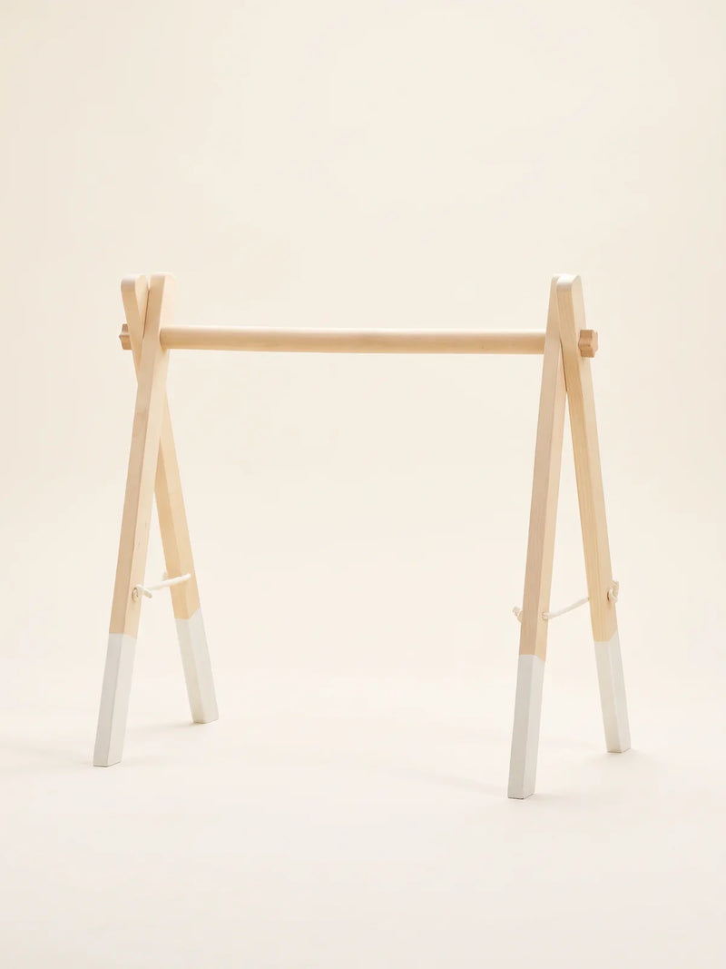 Arche d'éveil en bois, pieds blancs, vue de face