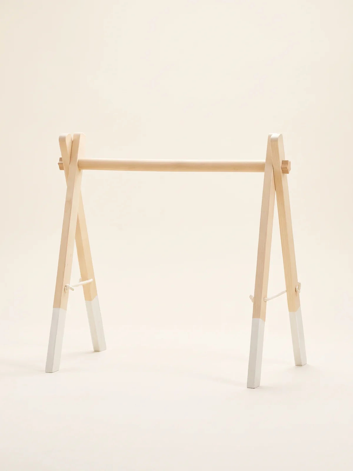 Arche d'éveil en bois, pieds blancs, vue de face